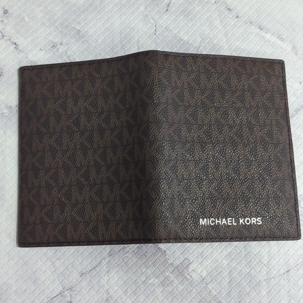 Michael Kors Jet Set  Signature Passport Dark Brown Key & Card Holder Wallet EUC